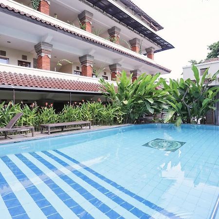 Hotel Reddoorz @ Legian Street Kuta Lombok Exterior foto