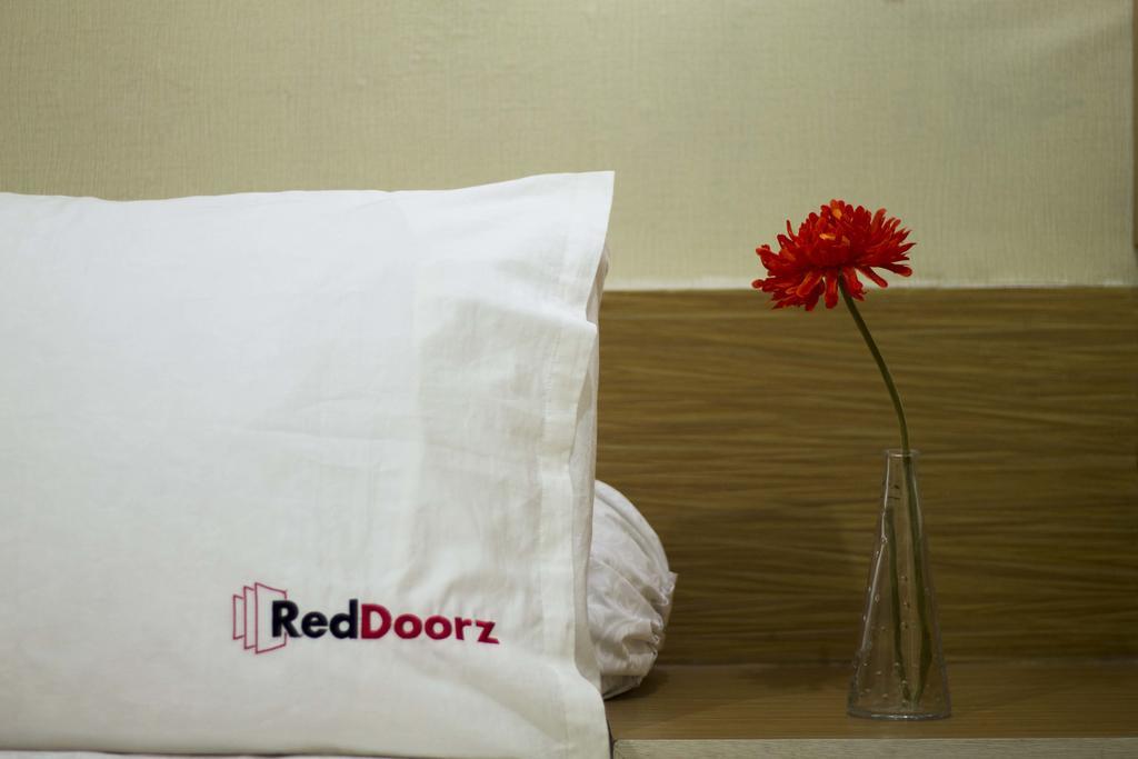 Hotel Reddoorz @ Legian Street Kuta Lombok Exterior foto