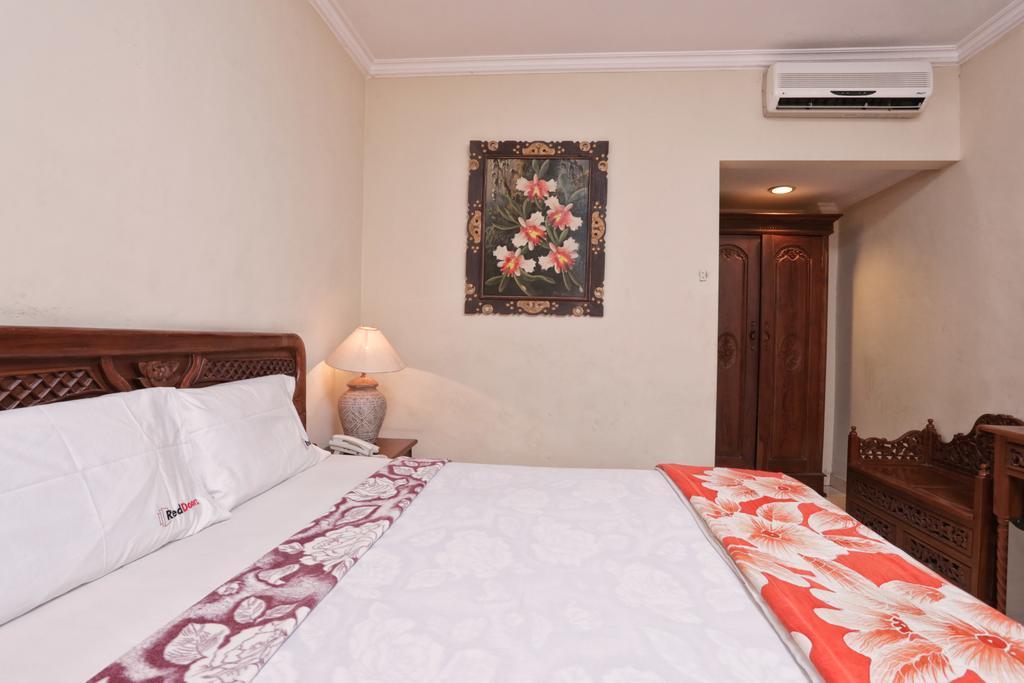 Hotel Reddoorz @ Legian Street Kuta Lombok Exterior foto