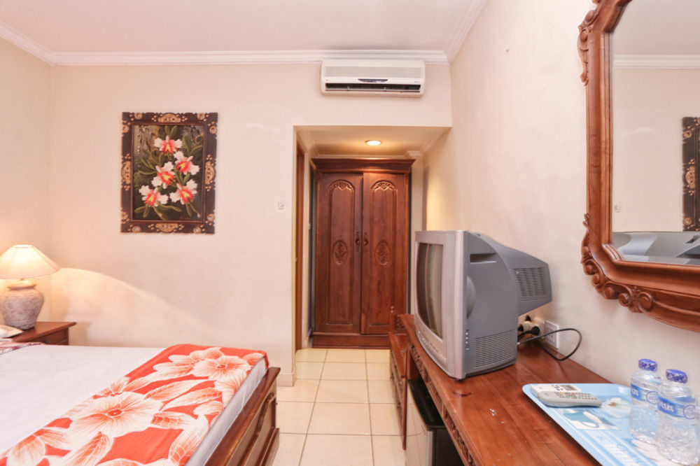 Hotel Reddoorz @ Legian Street Kuta Lombok Exterior foto