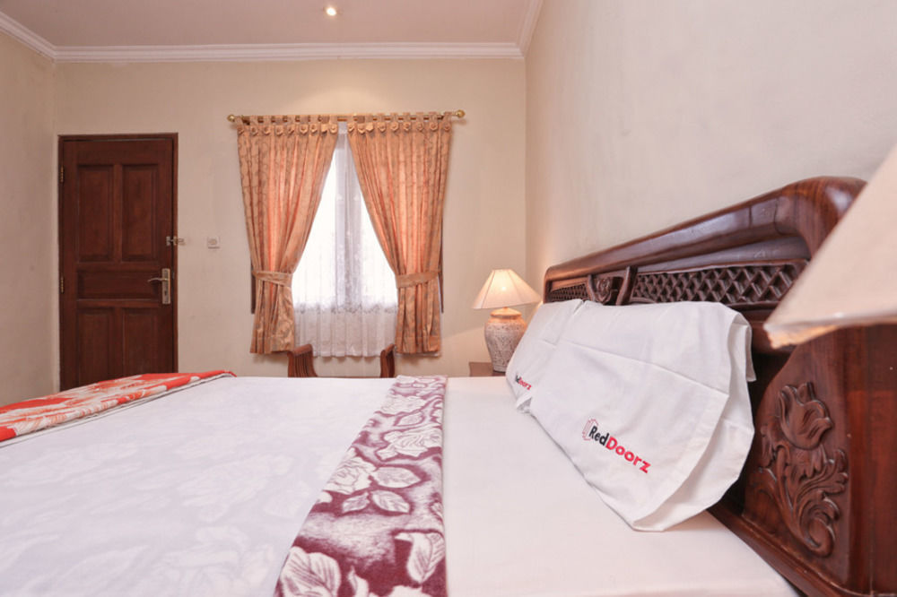 Hotel Reddoorz @ Legian Street Kuta Lombok Exterior foto